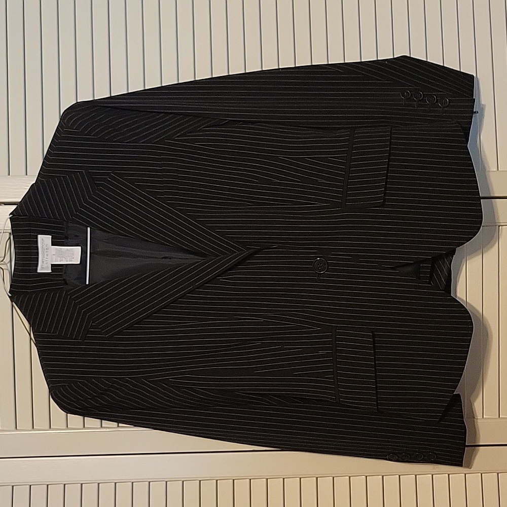 Worthington stretch black pinstripe suit. Lined jacket size 6 and pants size 6.